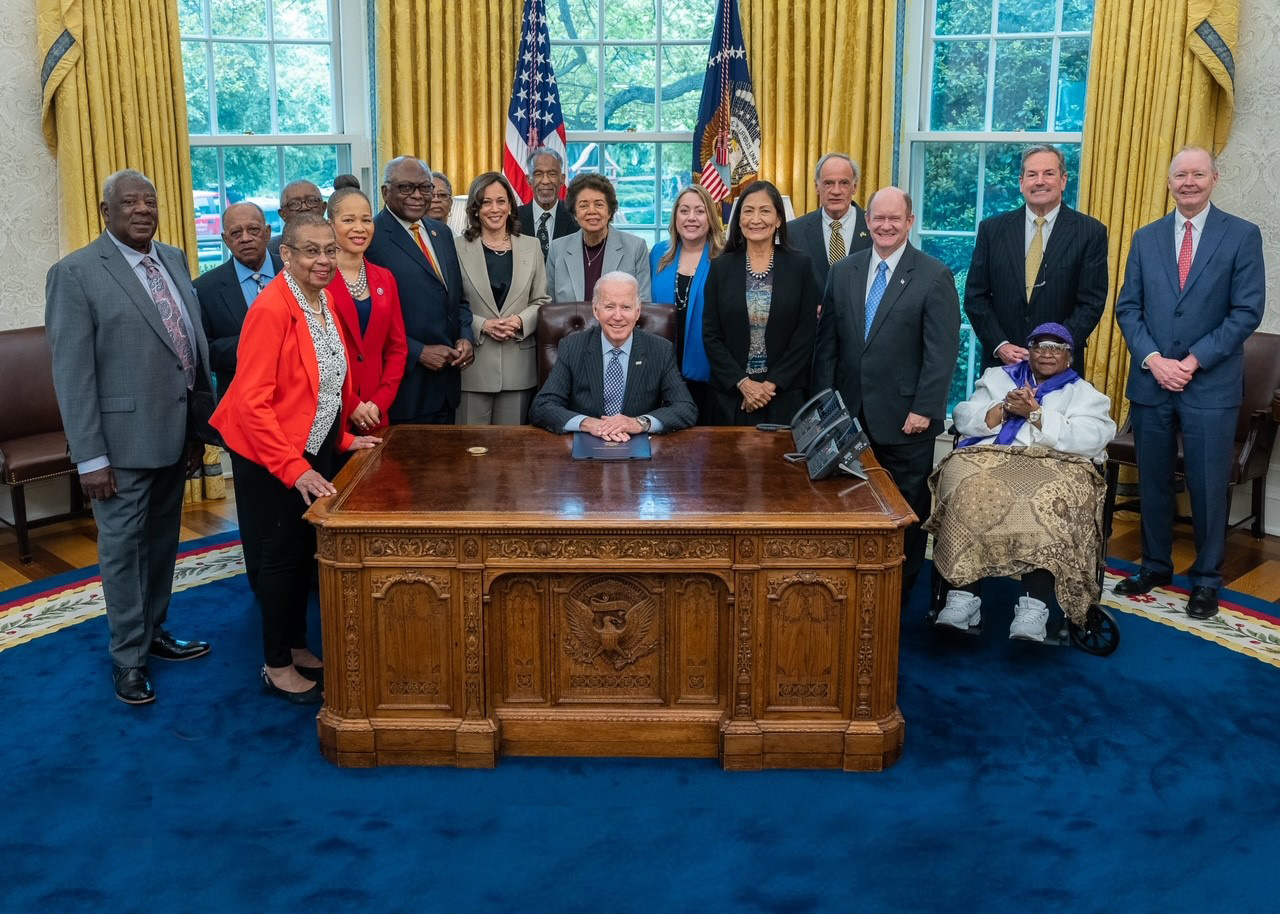 Chief Justice Seitz attends bill signing at White House recognizing two Delaware sites as <em>Brown v Board</em> national historic landmarks